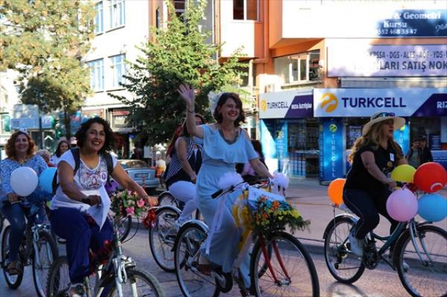 "Süslü Kadınlar Bisiklet Turu" etkinliği