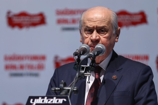 "Tankın önünde eğilmeyenlerin zilletin önünde eğilmesini beklemek ahmaklıktır"
