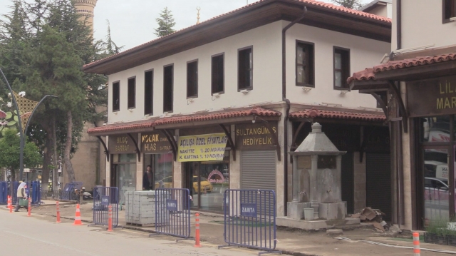 Tarihi Üzüm Pazarı'nda 53 Dükkanın Restorasyonu Tamamlandı