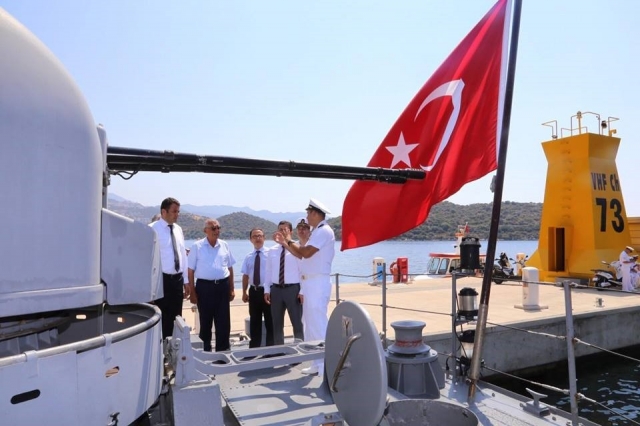 TCG Poyraz hücumbotu Kaş’ta ziyarete açılıyor   