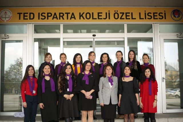 TED Isparta Koleji Lisesi “8 Mart Dünya Emekçi Kadınlar Günü”nü kutladı