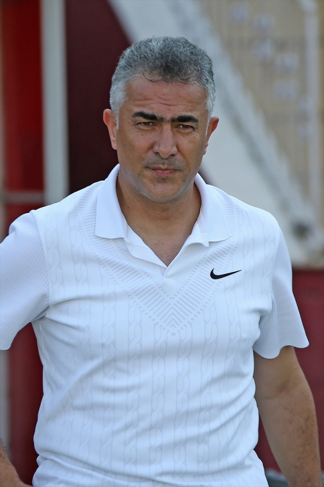 Teknik direktör Mehmet Altıparmak, üzdüğü takımları Süper Lig'e çıkarıyor