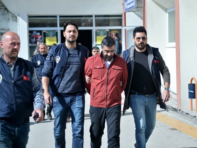 telefonla dolandırıcılık zanlılarına operasyon