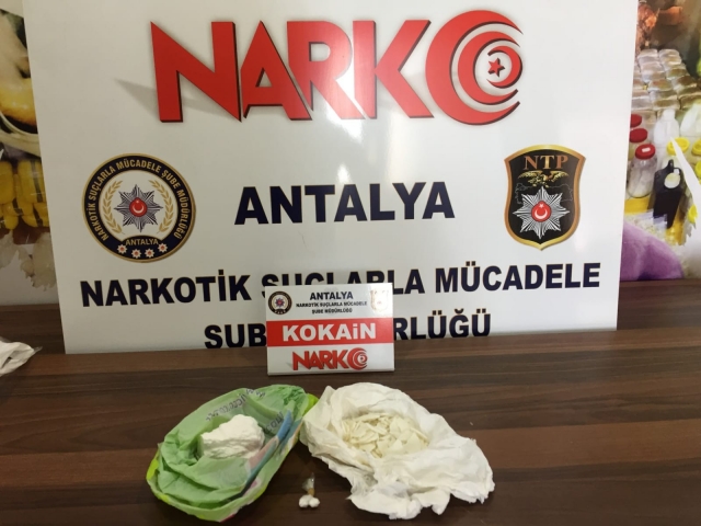 Telsizle haberleşen uyuşturucu satıcıları polise takıldı: 9 Gözaltı 