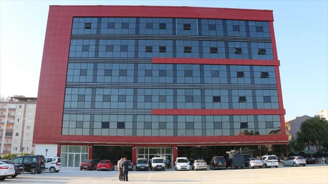 Teröristlerin yaktığı HEM modern binasında