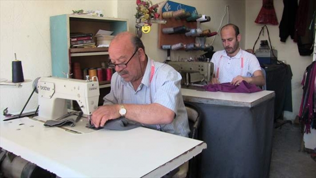 Terzi baba ile oğlunun mesleklerini yaşatma mücadelesi