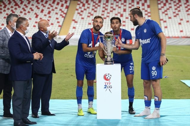 TFF Başkanı Özdemir Antalya'daki maçta rahatsızlanarak hastaneye kaldırılan Arıcı'yı ziyaret etti