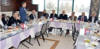 Gazeteciler ve protokol kahvaltıda bir araya geldi