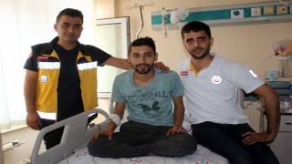 112 ekibi hayata d&ouml;nd&uuml;rd&uuml;kleri genci ziyaret etti   
