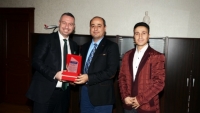 Emniyet M&uuml;d&uuml;r&uuml; Altan'a başarı plaketi