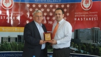 Isparta İş adamlarına teşekk&uuml;r plaketi