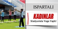 Isparta'da Kadınlar Stadyumda Yoga Yaptı