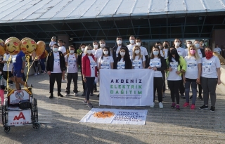 ​AEDAŞ &ccedil;alışanları, Runatolia Maratonu&rsquo;nda omurilik fel&ccedil;lilerinin &lsquo;yol arkadaşı oldu&rsquo;