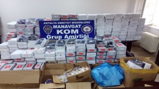 Antalya'da ka&ccedil;ak g&ouml;zl&uuml;k operasyonu 