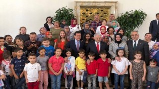 Antalyalı &ouml;ğrenciler Başbakan Yıldırım ile g&ouml;r&uuml;şt&uuml; 