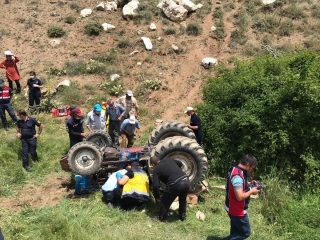 Burdur'da devrilen traktörün altında kalan kişi öldü