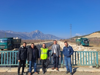 &Ccedil;AY DERESİ ISLAH &Ccedil;ALIŞMASI ve TOKİ ULAŞIM
YOLU YAPIM &Ccedil;ALIŞMALARI S&Uuml;R&Uuml;YOR