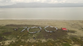 Cumhuriyet'in 100. Yıld&ouml;n&uuml;m&uuml;nde 100 Metrelik Kumaşla Sağlıklı &Ccedil;evre Mesajı
