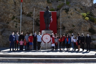 EĞİRDİR&rsquo;DE 19 MAYIS ATAT&Uuml;RK&rsquo;&Uuml; ANMA,
GEN&Ccedil;LİK VE SPOR BAYRAMI KUTLANDI