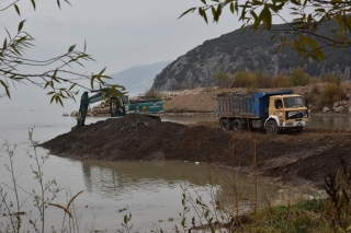 EĞİRDİR G&Ouml;L&Uuml; DİP TEMİZLİĞİ &Ccedil;ALIŞMALARINI YERİNDE İNCELEDİ