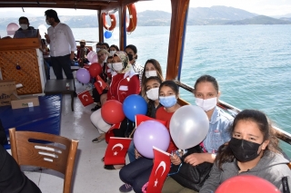 EĞİRDİR'DE &Ccedil;OCUKLAR DOYASIYA EĞLENDİ