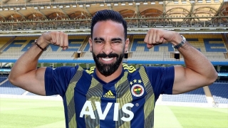 Fenerbah&ccedil;eli futbolcu Adil Rami: Fenerbah&ccedil;e ile şampiyonluk yaşamak istiyorum