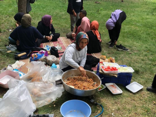 G&Ouml;N&Uuml;L G&Ouml;Z&Uuml;YLE PİKNİKTE BULUŞTULAR 