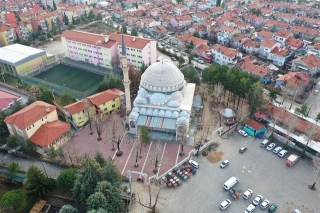 G&uuml;listan Camii avlusu 3 boyutlu taşlarla rengarenk g&ouml;r&uuml;n&uuml;me kavuştu