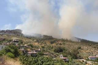 Hatay'da 4 farklı noktada &ccedil;ıkan orman yangınına m&uuml;dahale ediliyor