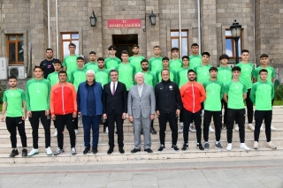Isparta 32 Spor&rsquo;un Gen&ccedil;leri Vali Baruş&rsquo;u Ziyaret Etti