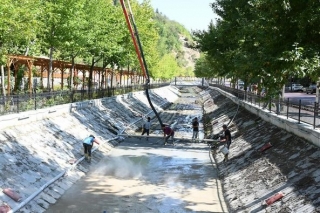 Isparta&rsquo;da Dere Tabanı Betonla G&uuml;&ccedil;lendiriliyor
