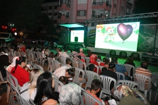 Isparta&rsquo;da yaz akşamları &ccedil;ocukların neşesiyle renklendi