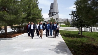 Isparta DSİ Anıt Mezardaki ağaçların bakımını yaptı