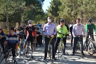 Isparta-G&ouml;nen Kaymakamı bisiklet turuna katıldı