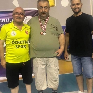 Isparta G&ouml;rme Engelliler Spor Kul&uuml;b&uuml; Başkanından &Ccedil;ifte Madalya




