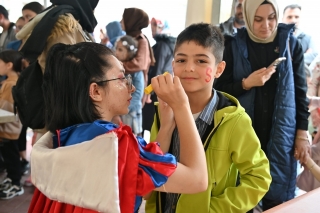Isparta Uluslararası G&uuml;l Festivali &Ccedil;ocukların Coşkusunu Yansıtıyor
