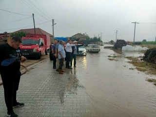 Isparta'da Aşırı Yağış, Bozan&ouml;n&uuml;'de Su Baskınlarına Neden Oldu