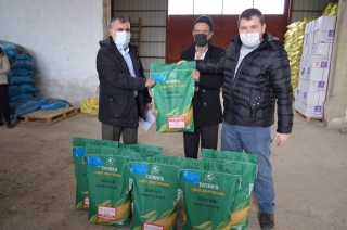 Isparta'da &ccedil;ift&ccedil;ilere yem bitkisi tohumu dağıtıldı