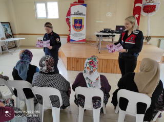 Isparta'da Jandarma Ekipleri Köy Köy Gezerek KADES’i Tanıtıyor