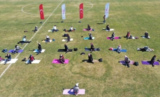 ISPARTA'DA &ldquo;KADINLARIMIZ SPORDA&rdquo;
A&Ccedil;IK HAVADA PİLATES VE YOGA