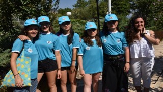 Isparta'da Öğrenciler lavanta kesti, barınak temizledi   