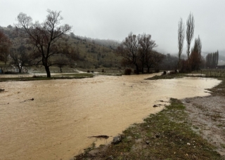 Isparta'da Sağanak Yağış Tarım Arazi&shy;lerine Zarar Verdi