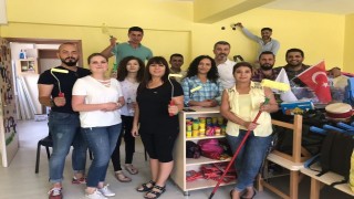 KONGED sınıf boyayıp &ccedil;ocukları eğlendirdi 