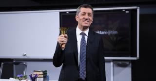 Milli Eğitim Bakanı Sel&ccedil;uk &ccedil;ocuklara kitap yazdı