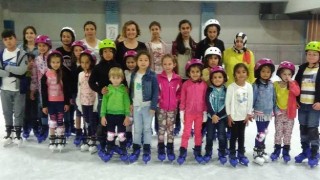 Miniklerden buz pistine b&uuml;y&uuml;k ilgi   