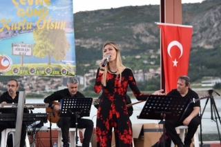 
&Ouml;ĞRETMENLERDEN COŞKULU KONSER, OSMAN &Ouml;ZTEKİN'DEN S&Uuml;RPRİZ