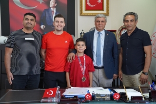&Ouml;mer Erdoğan, T&uuml;rkiye Badminton Şampiyonası'nda &Uuml;&ccedil;&uuml;nc&uuml; Oldu!




