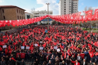 &Ouml;zg&uuml;r &Ouml;zel, Isparta'da Halk Buluşması D&uuml;zenledi 