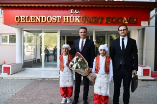Vali Baruş, Gelendost İl&ccedil;esinde Vatandaşlarla Buluştu ve İl&ccedil;e &Ccedil;alışma Ziyaretlerine Devam Etti