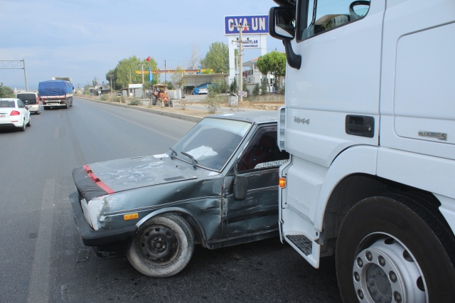 Tırın 60 metre sürüklediği otomobilde kimsenin burnu kanamadı   